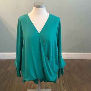 WEST KEI for STITCH FIX - tie sleeve high/low blouse - green - size L